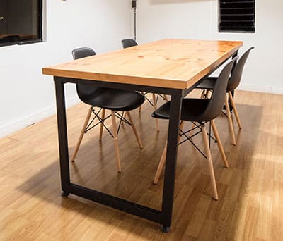 mesa-sillas-oficina-tratamientos-madera.jpg